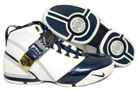 LeBron James Shoes: Nike Air Zoom LeBron V (5) (2007-08 NBA Season),  sneakers information and where to buy them